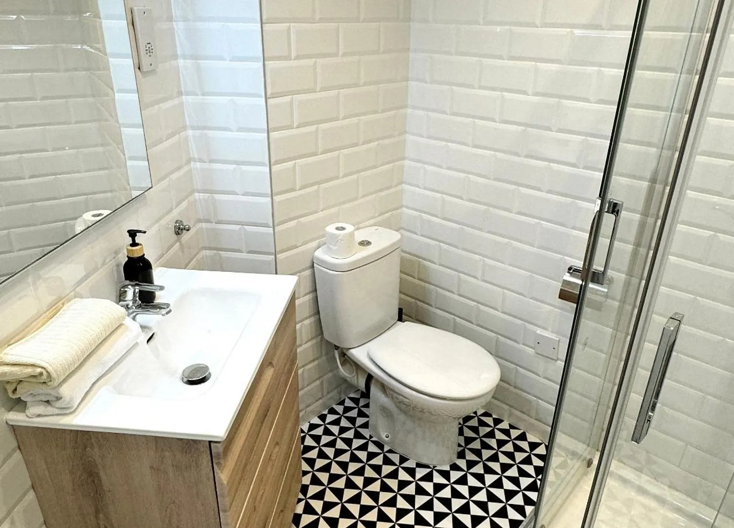 Stylish City Centre Studio - Grand Central House Gibraltar Apartment